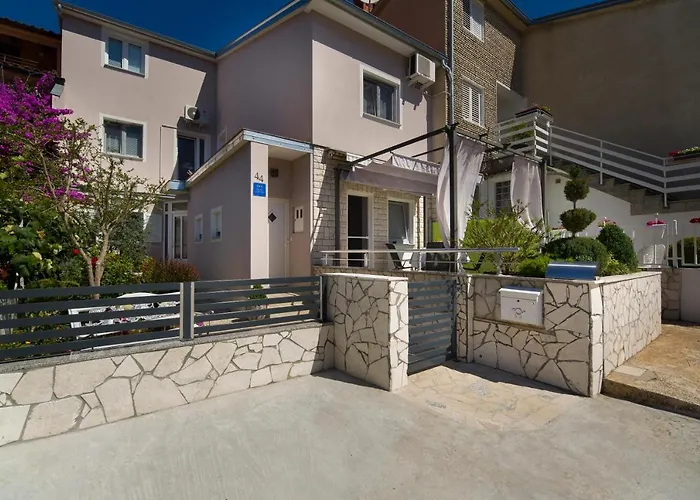 Katy Apartamento Pula